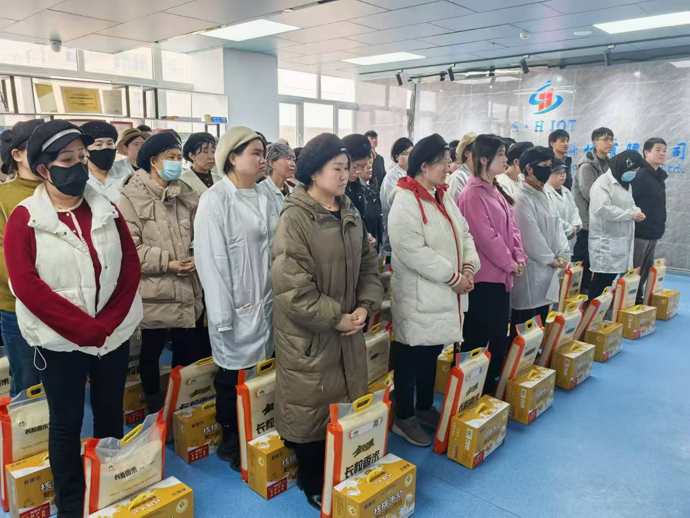 yp街机集团宁夏分公司RFID智能卡工厂开斋送暖 共筑和谐企业家园