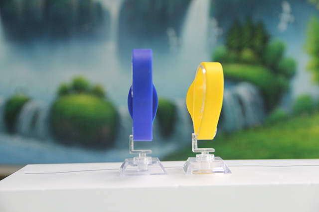 产品设计选用硅胶腕带资料的9大优势